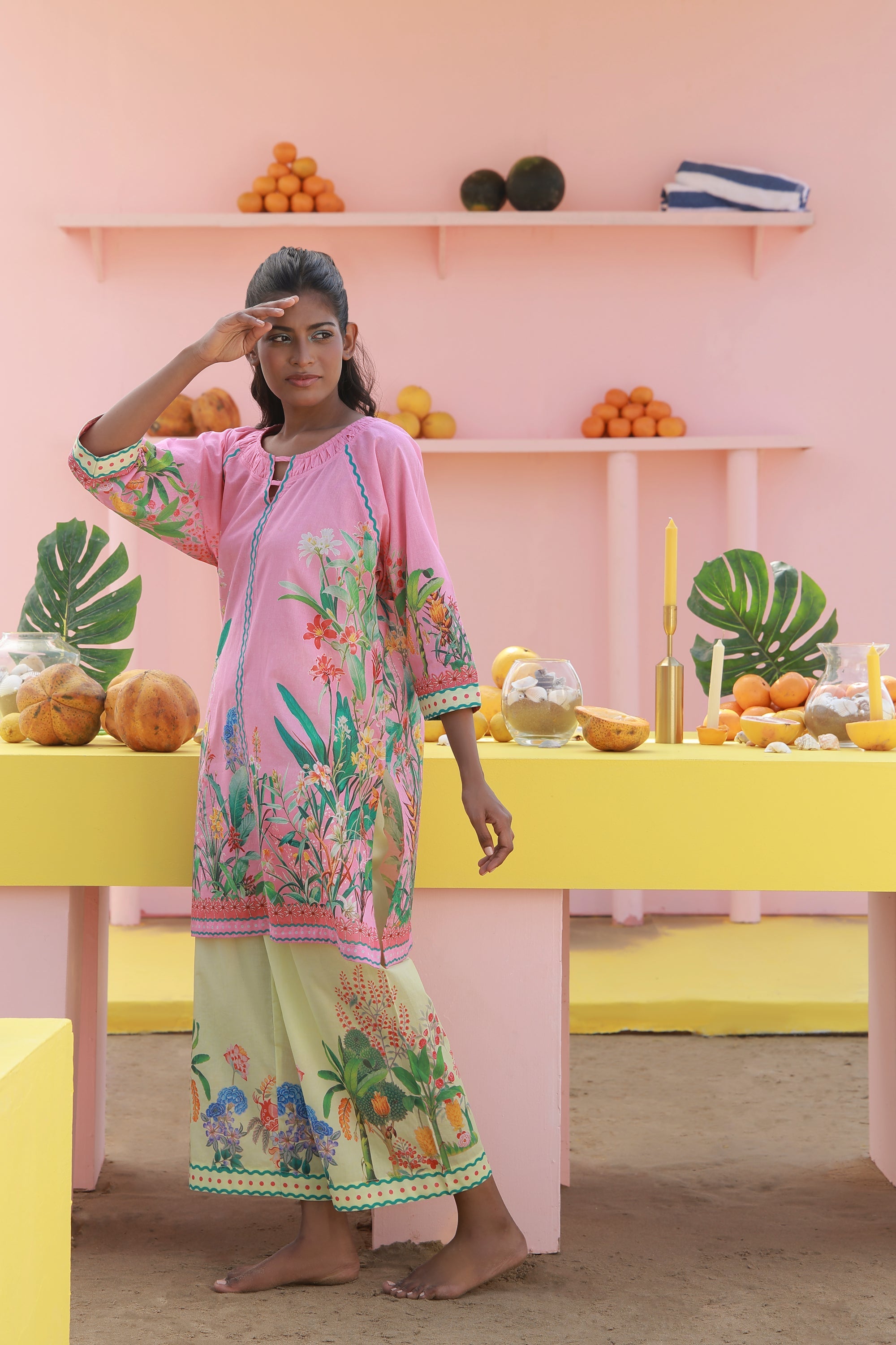 TROPICAL BLUSH