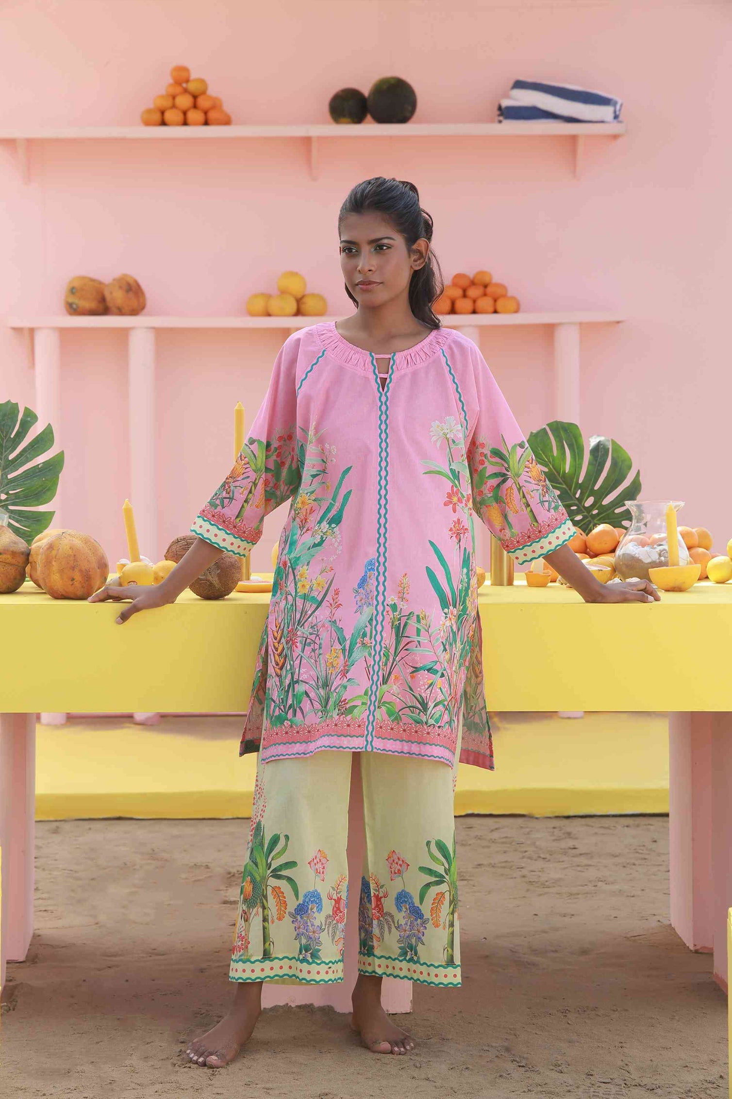 TROPICAL BLUSH