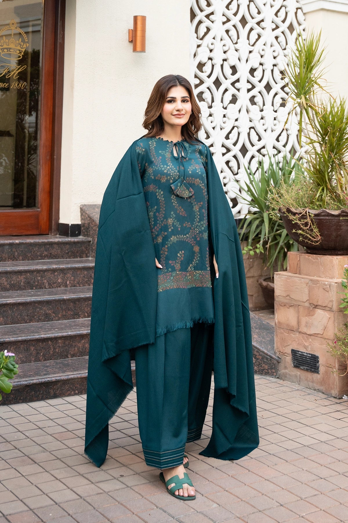 GUL-E-NEEL