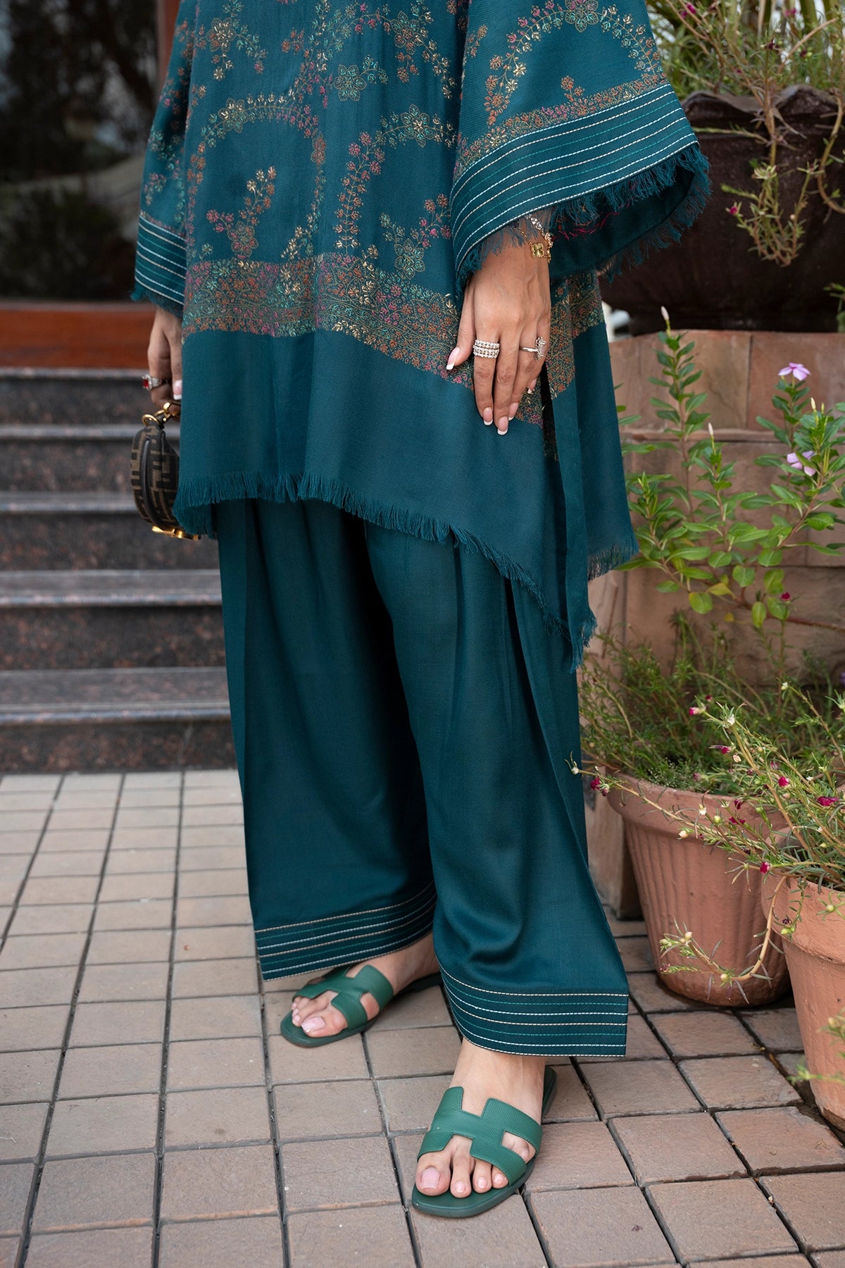 GUL-E-NEEL
