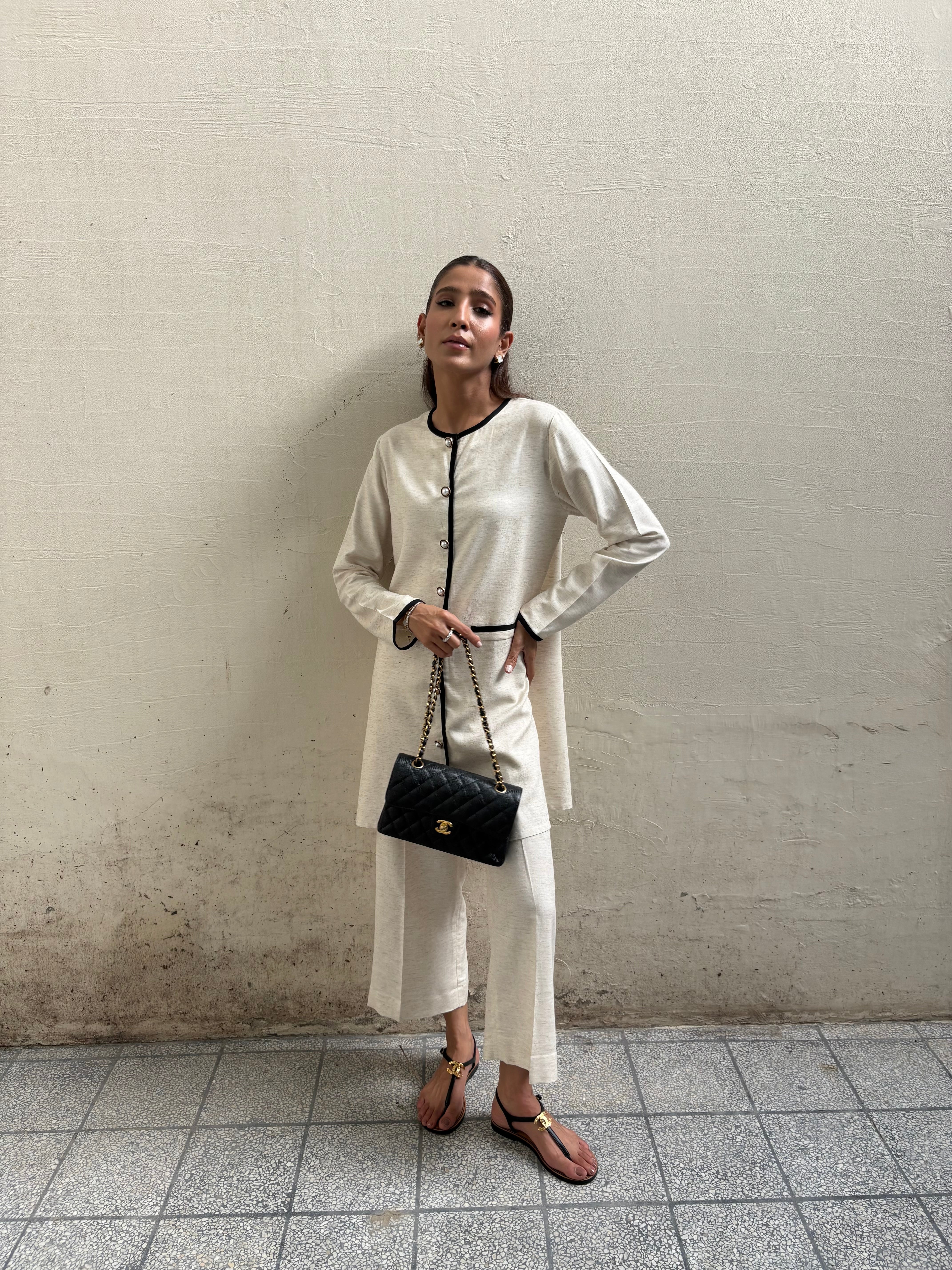 BOUCLE SET IN HEATHERED OAT WOOL