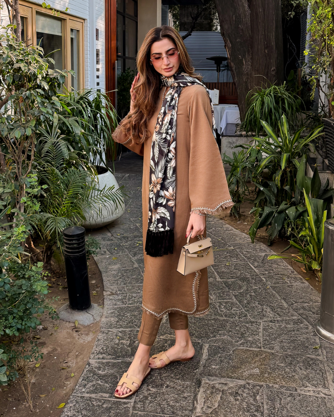 TAUPE EMBROIDED THREAD SET