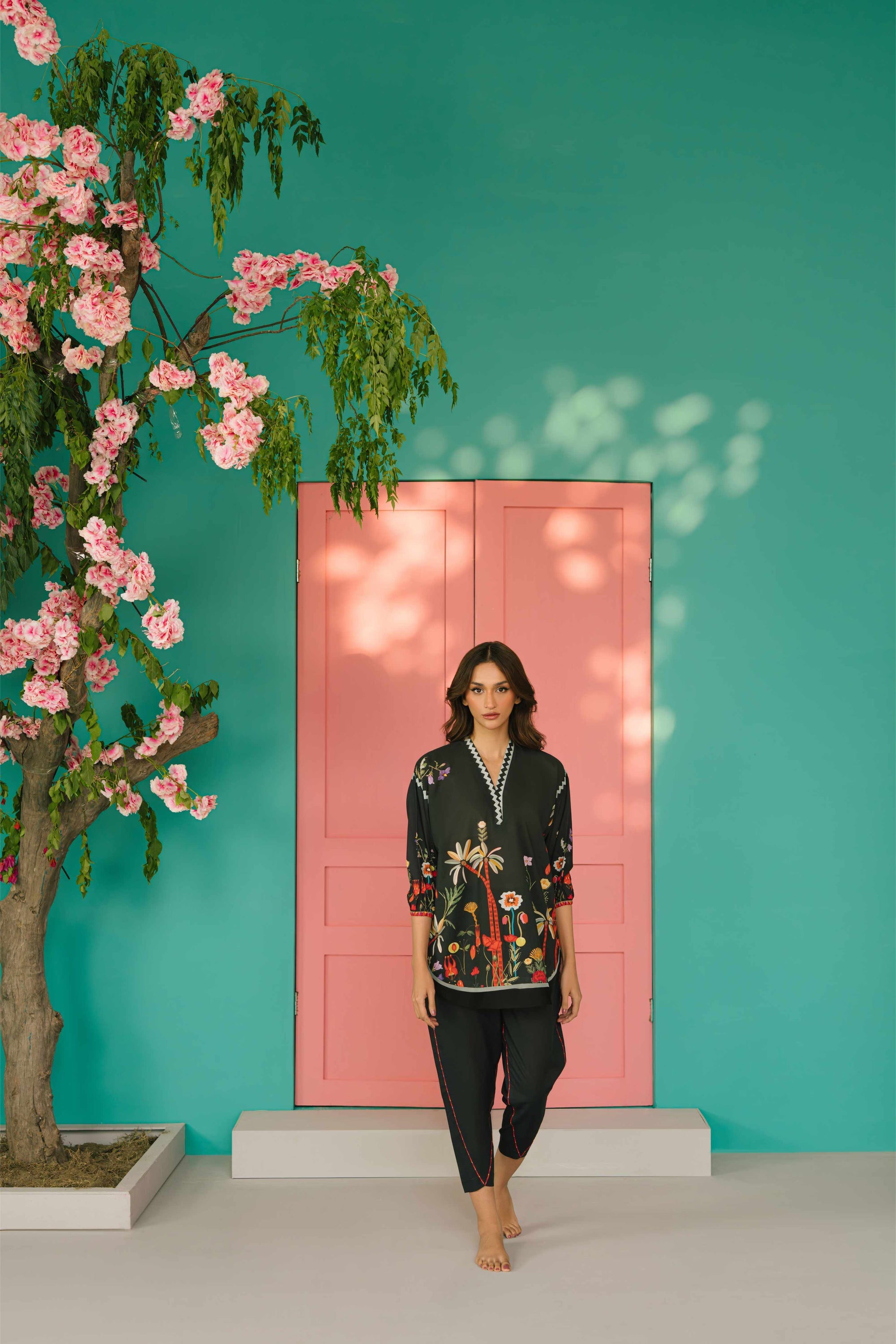 BLACK CURRENT MATCHING SET