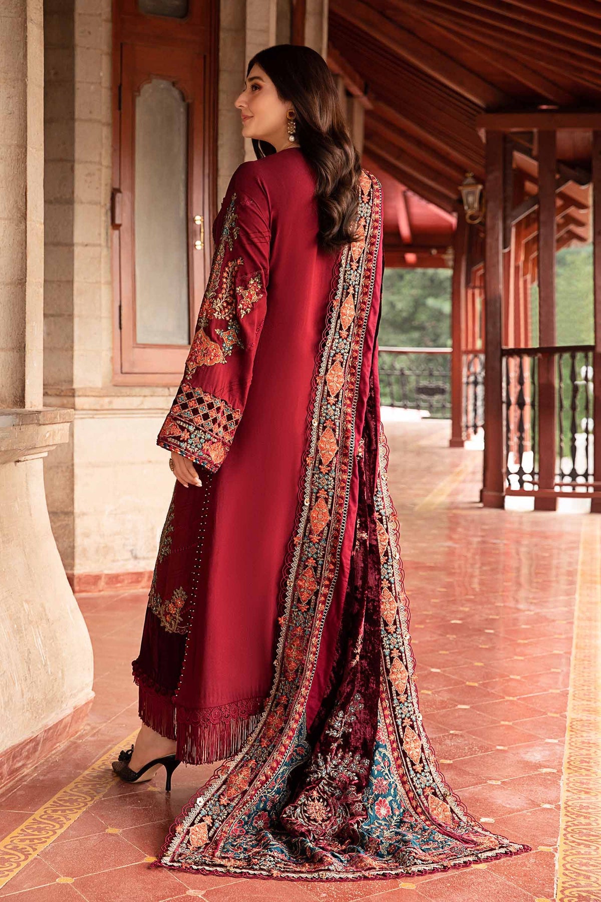 Maria B Winter Luxe collection 2024 - 3 Piece Unstitched Embroidered Twill Linen Suit | DL-1210