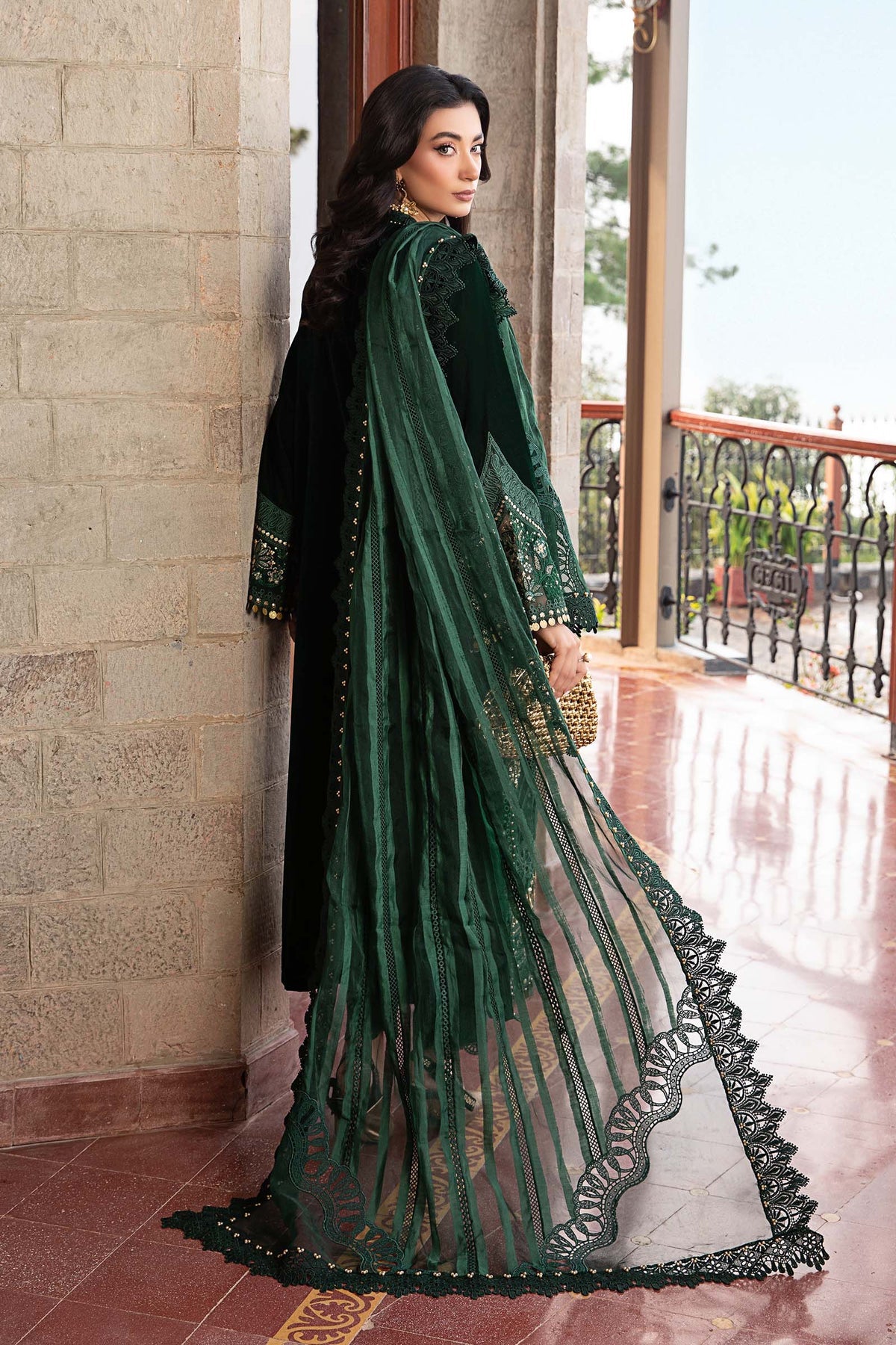 Maria B Winter Luxe collection 2024 - 3 Piece Unstitched Embroidered Velvet Suit | DL-1212