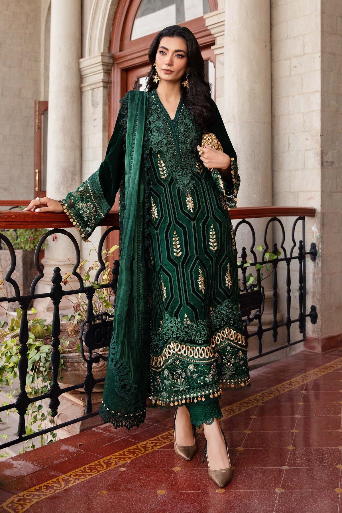 Maria B Winter Luxe collection 2024 - 3 Piece Unstitched Embroidered Velvet Suit | DL-1212