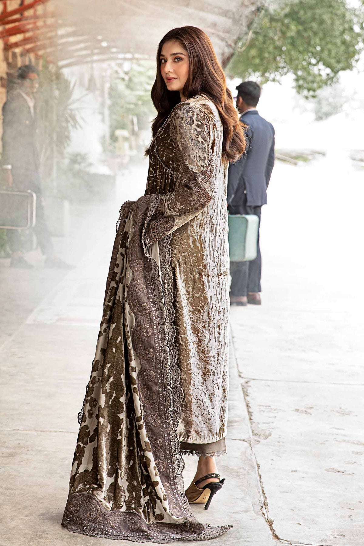 Maria B Winter Luxe collection 2024 - 3 Piece Unstitched Embroidered Palachi Suit | DL-1201