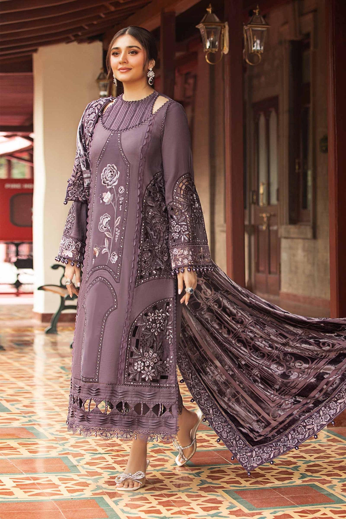 Maria B Winter Luxe collection 2024 - 3 Piece Unstitched Embroidered Linen Suit | DL-1202