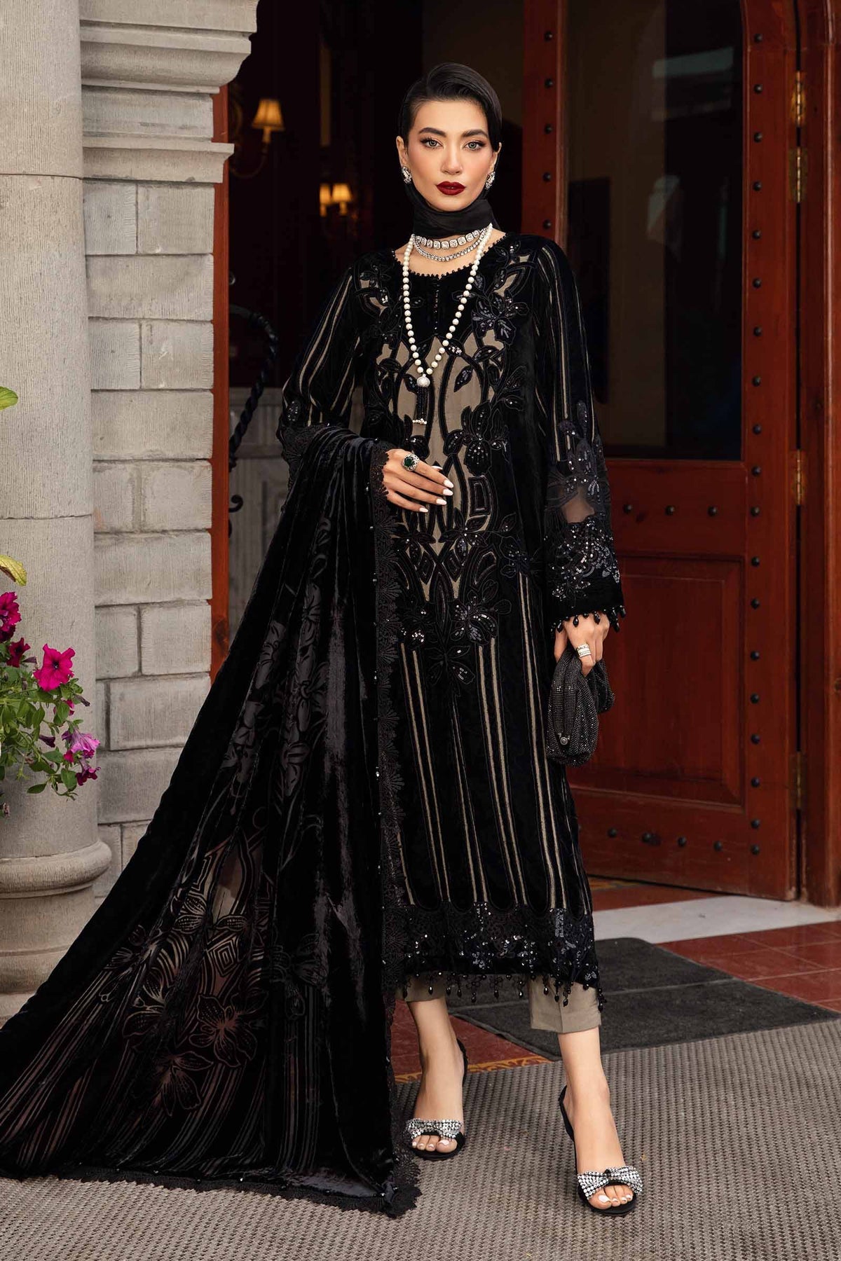 Maria B Winter Luxe collection 2024 - 3 Piece Unstitched Embroidered Velvet Suit | DL-1205