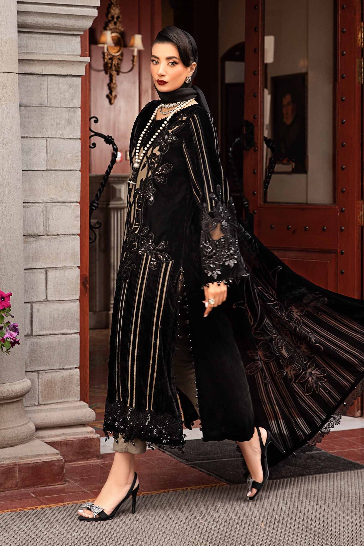 Maria B Winter Luxe collection 2024 - 3 Piece Unstitched Embroidered Velvet Suit | DL-1205