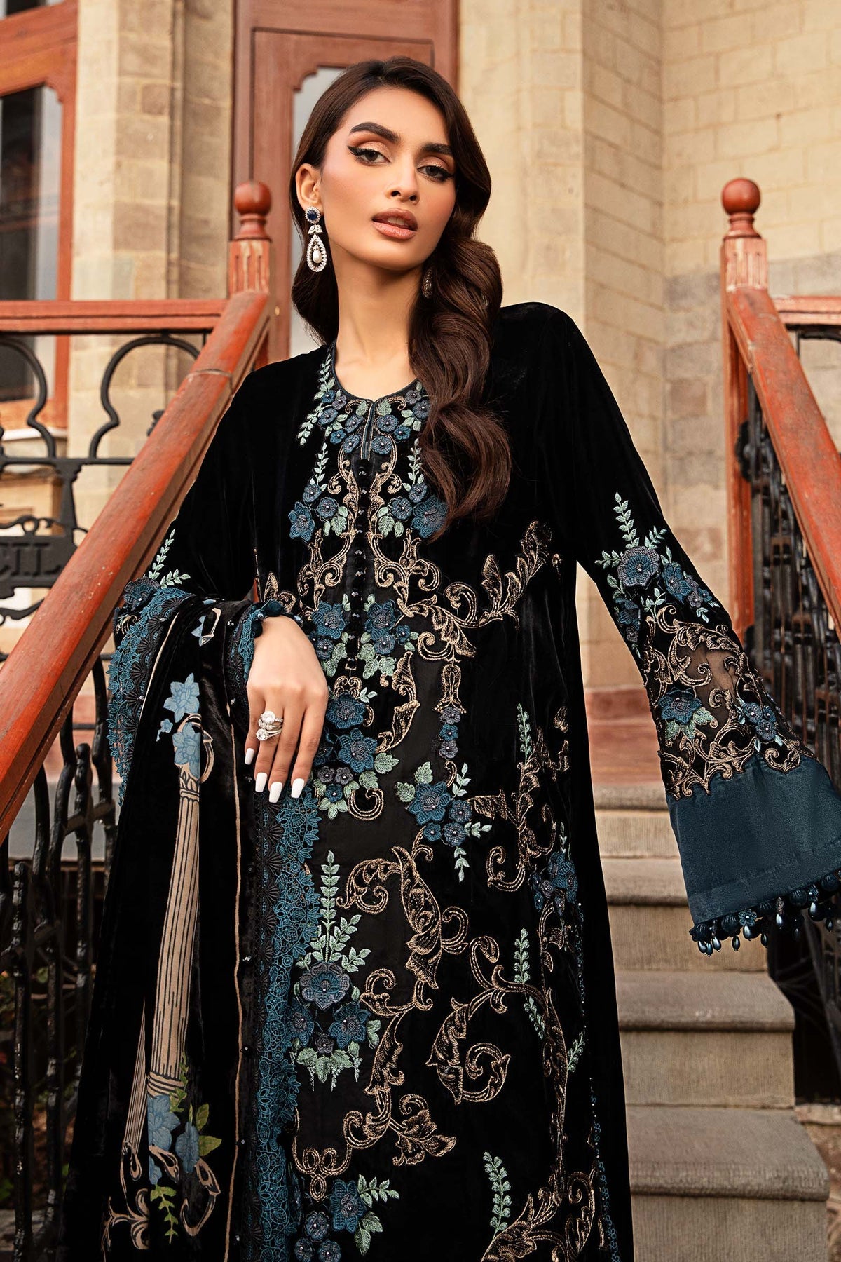 Maria B Winter Luxe collection 2024 - 3 Piece Unstitched Embroidered Velvet Suit | DL-1208