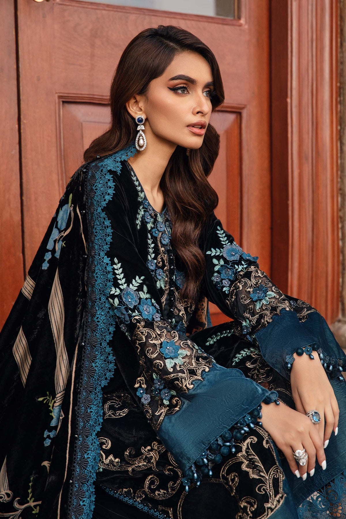 Maria B Winter Luxe collection 2024 - 3 Piece Unstitched Embroidered Velvet Suit | DL-1208