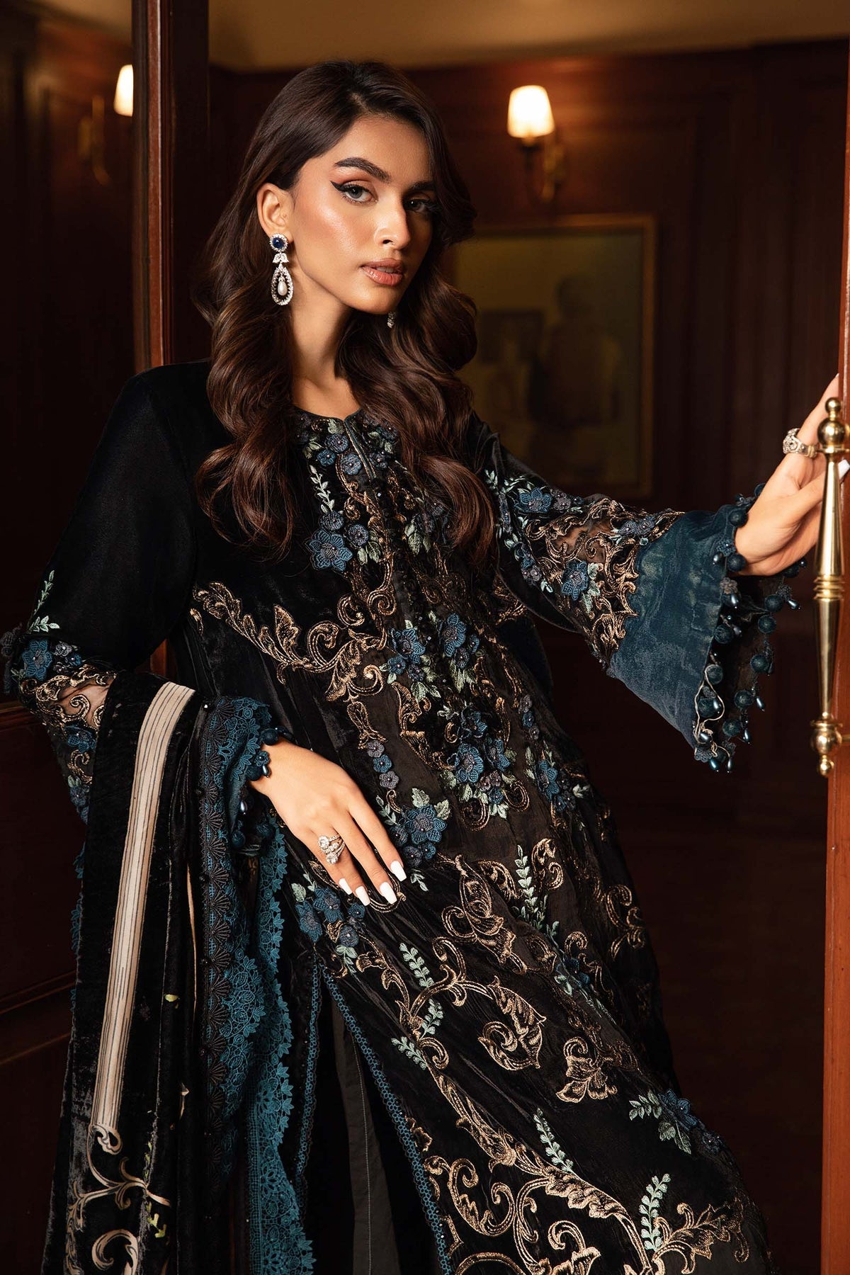 Maria B Winter Luxe collection 2024 - 3 Piece Unstitched Embroidered Velvet Suit | DL-1208