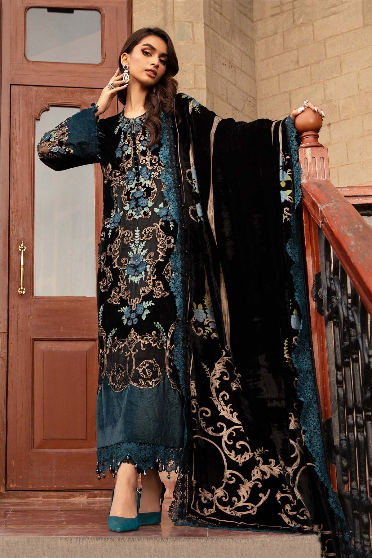 Maria B Winter Luxe collection 2024 - 3 Piece Unstitched Embroidered Velvet Suit | DL-1208