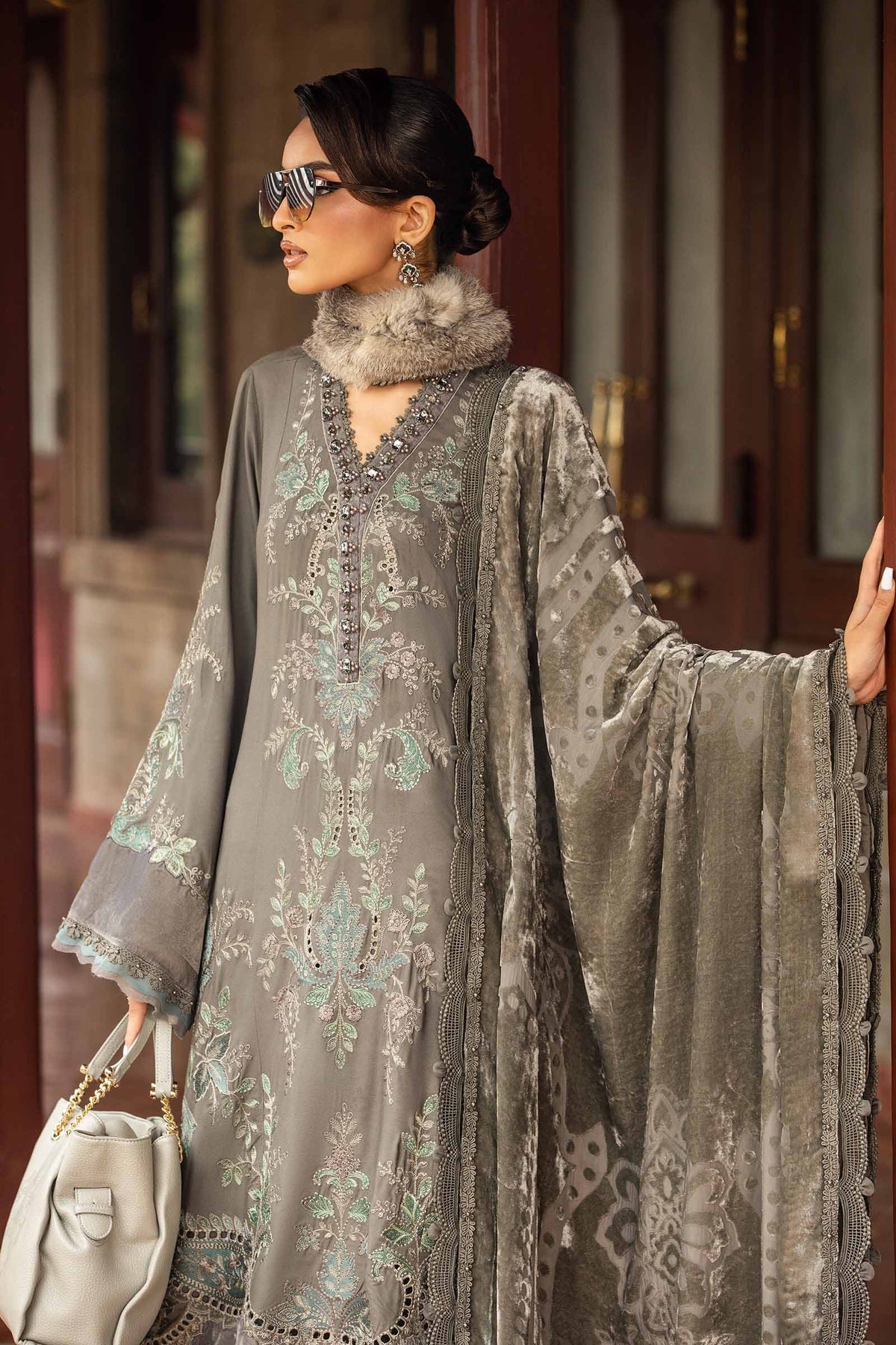 Maria B Winter Luxe collection 2024 - 3 Piece Unstitched Embroidered Velvet Suit | DL-1209