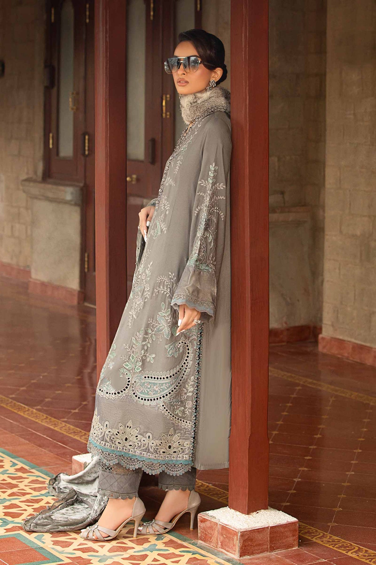 Maria B Winter Luxe collection 2024 - 3 Piece Unstitched Embroidered Velvet Suit | DL-1209