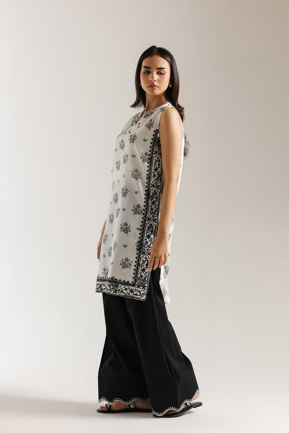 OFF WHITE | E7723/102/002