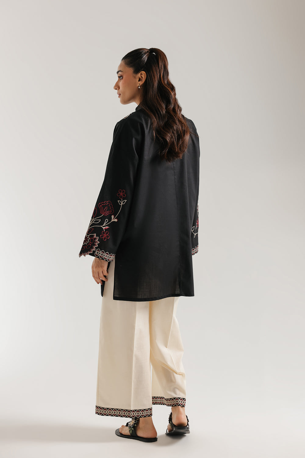 BLACK | E7813/102/901