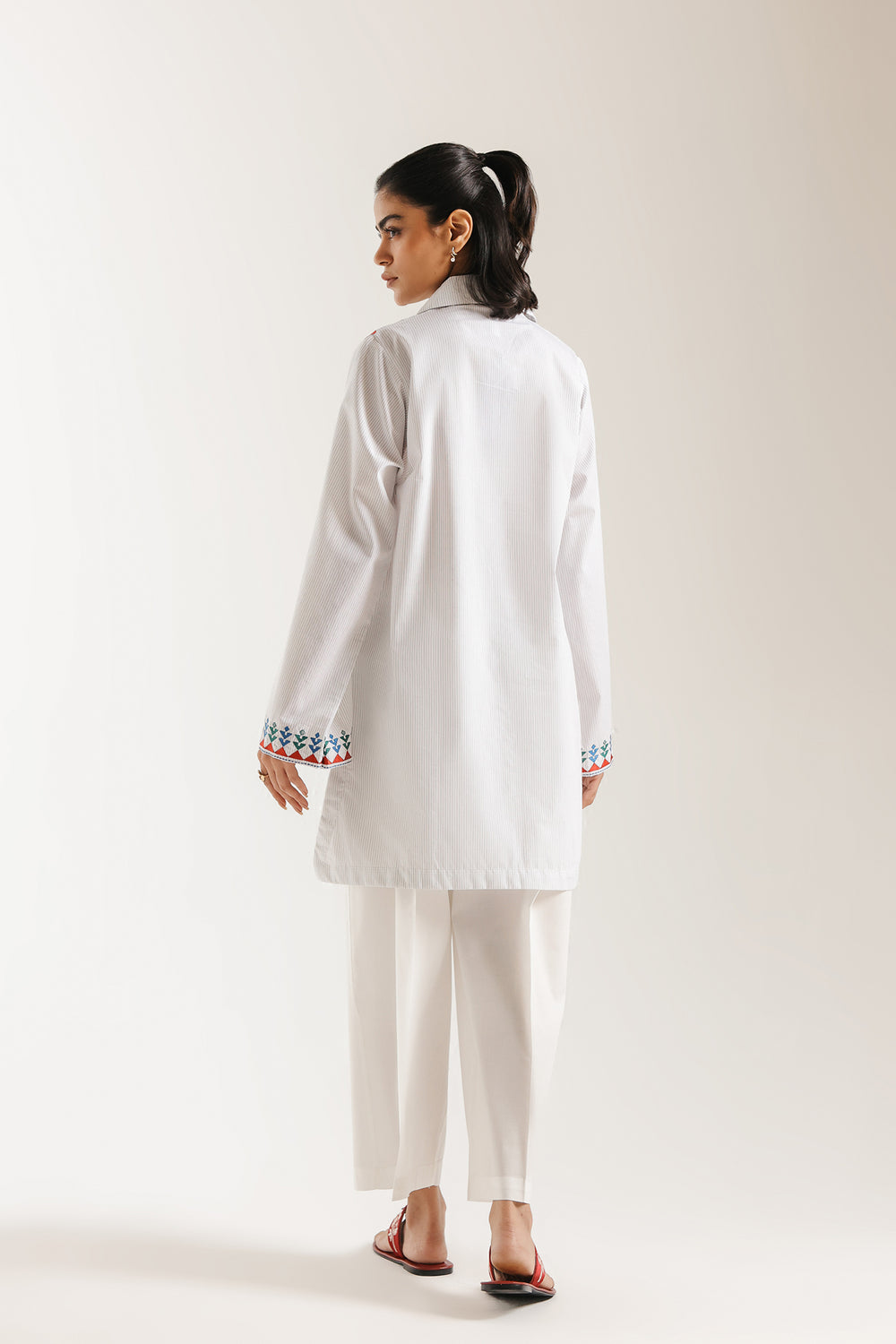 WHITE | E7951/102/001