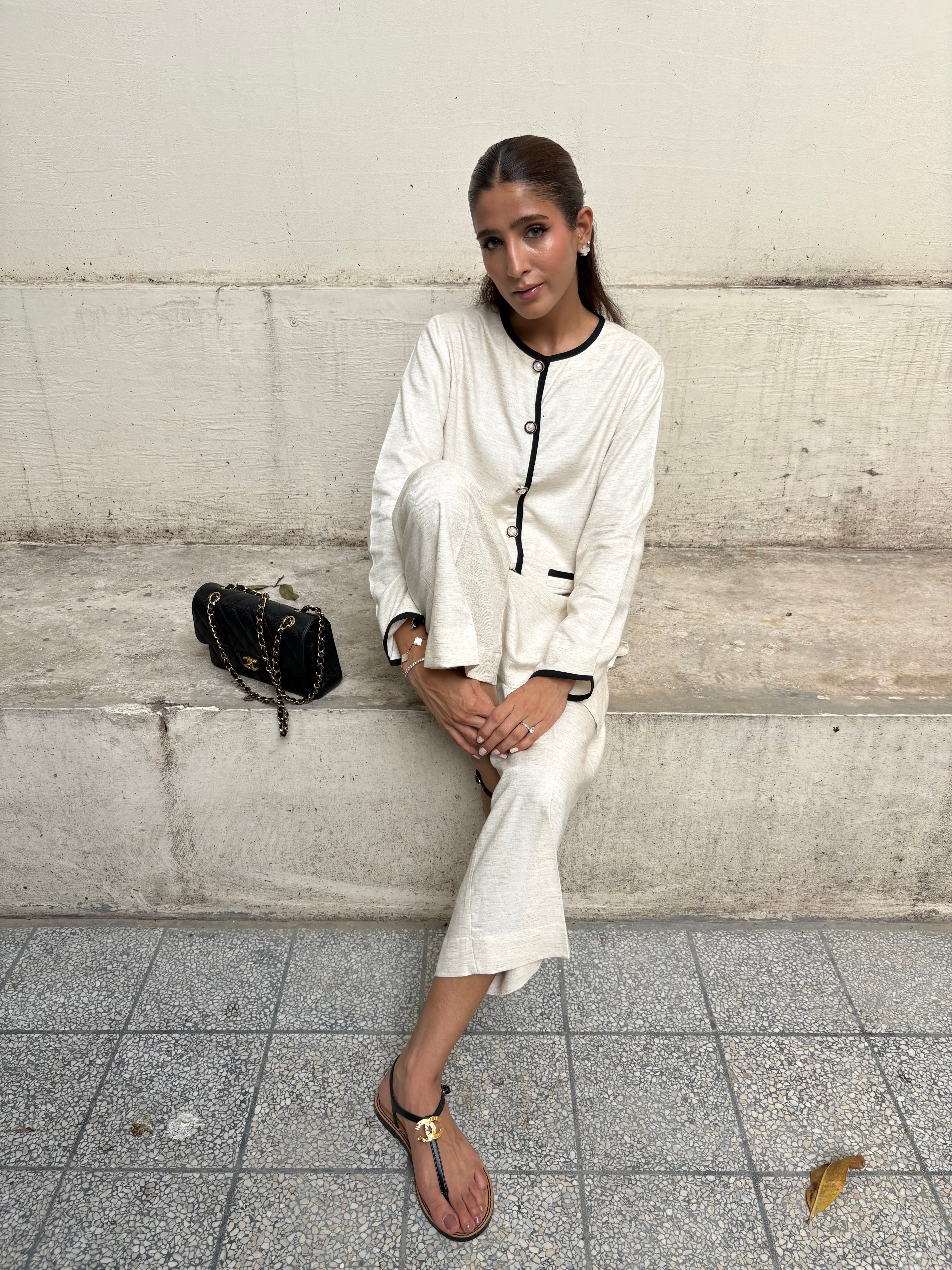 BOUCLE SET IN HEATHERED OAT WOOL