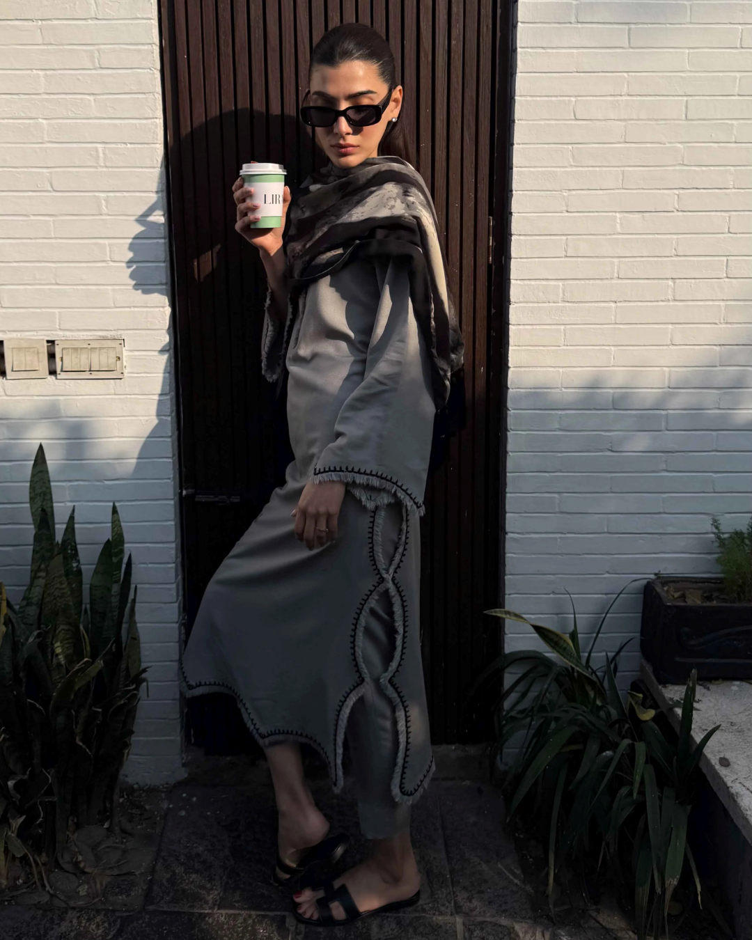 EMBROIDERED THREAD SET