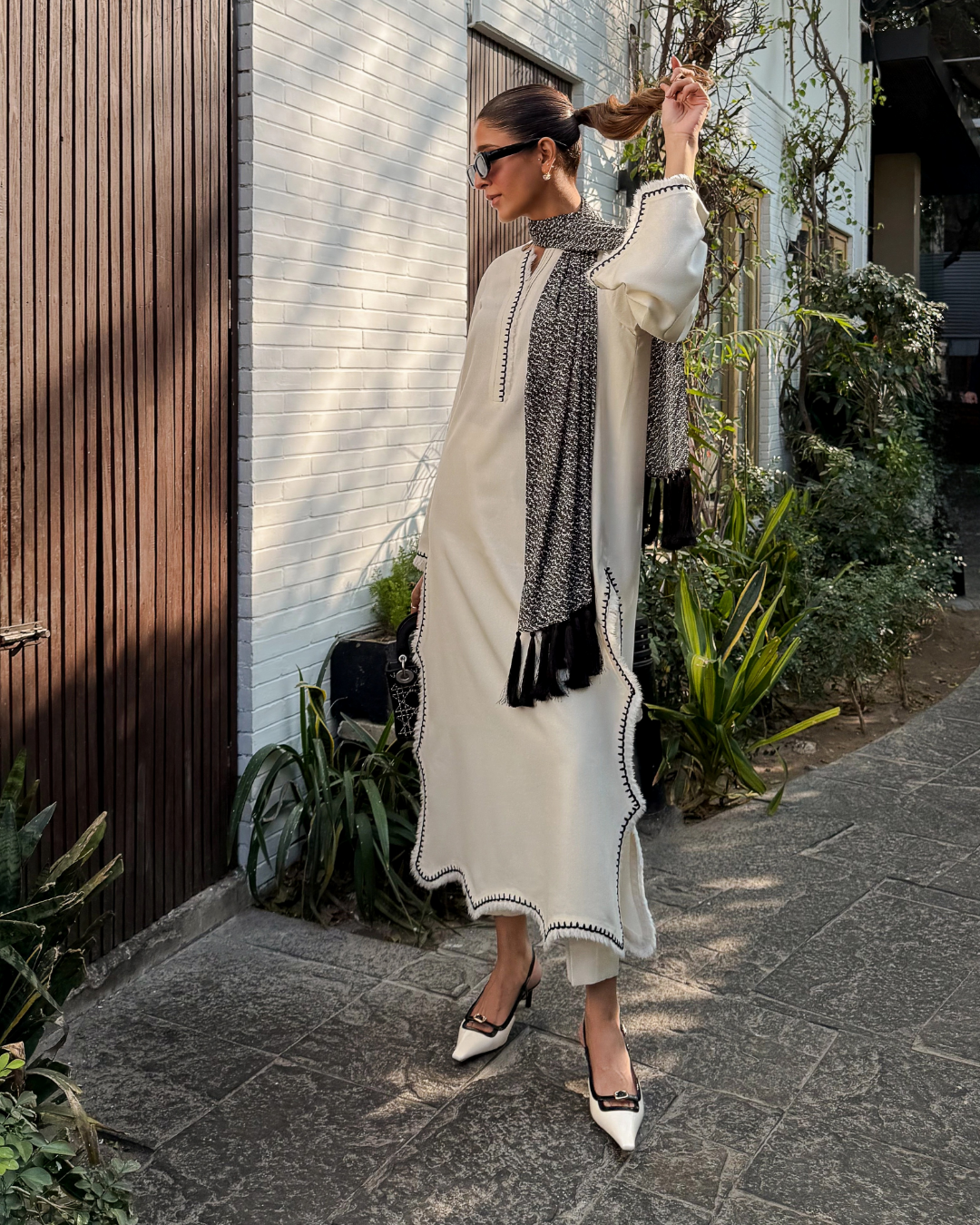 WARM IVORY EMBROIDED THREAD SET