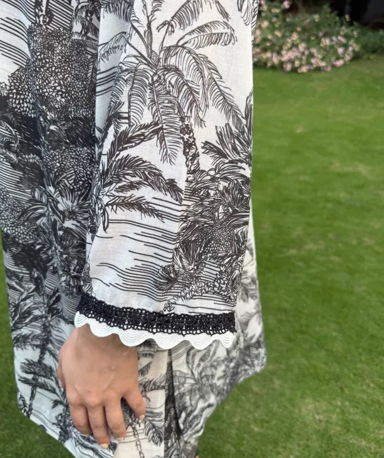 ITS A JUNGLE OUT THERE (BLACK)